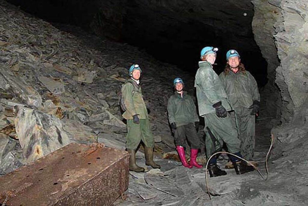 Guided trips in the abandoned underground slate mine